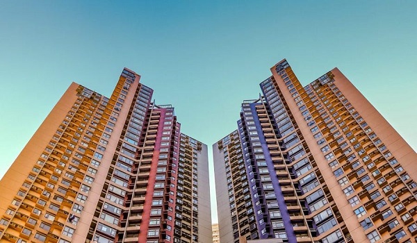 Commercial vs Retail Investment